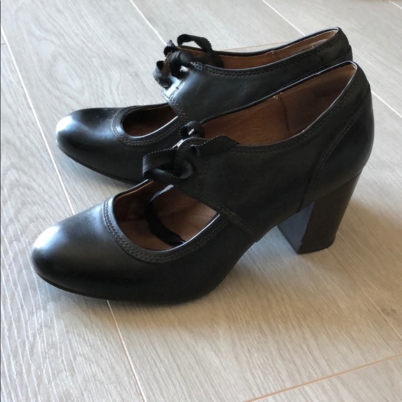clarks mary jane heel shoes